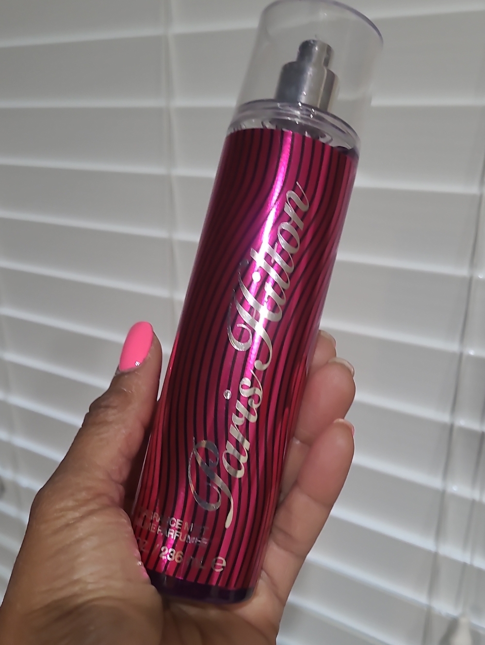 Paris Hilton Hot Pink Fragrance Mist Spray - Picture 2 of 3